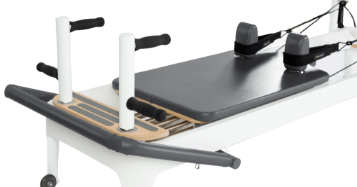 Allegro 2 Reformer su reguliuojamais priedais įvairiems Pilates pratimams.