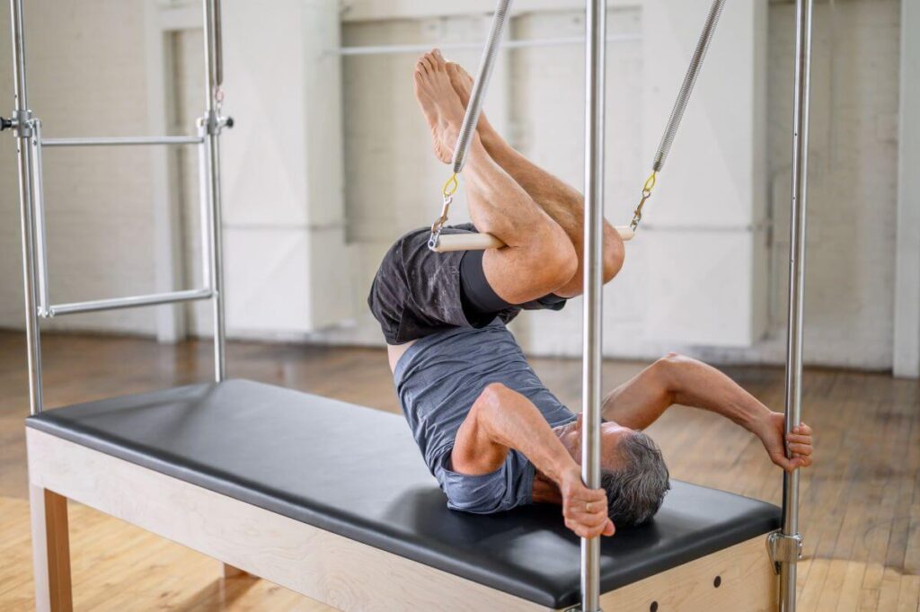 Pilates pratimas su Balanced Body Trapeze Signature Springs spyruoklėmis.