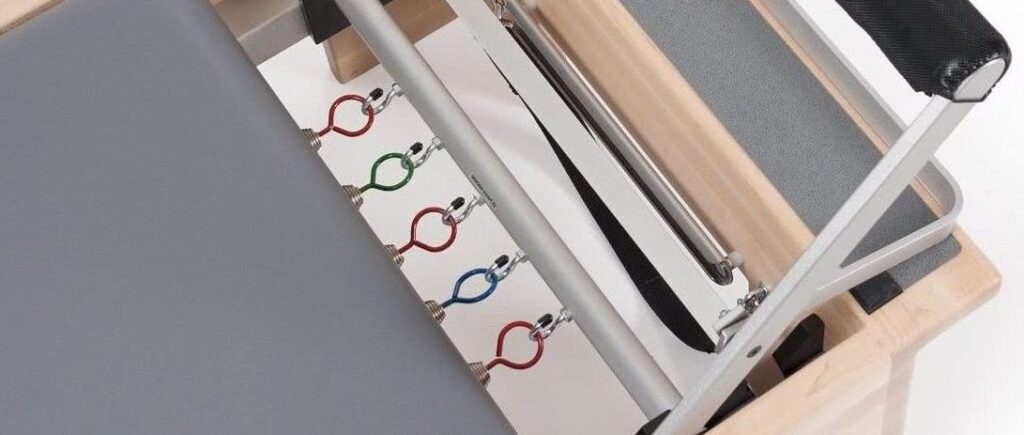 Система пружин Balanced Body Signature с синими, красными и зелёными пружинами для оборудования Пилатеса.